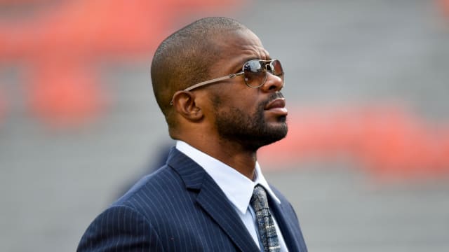 Dameyune Craig walks on the field prior to the game against the Mississippi Rebels at Jordan Hare Stadium in 2015.